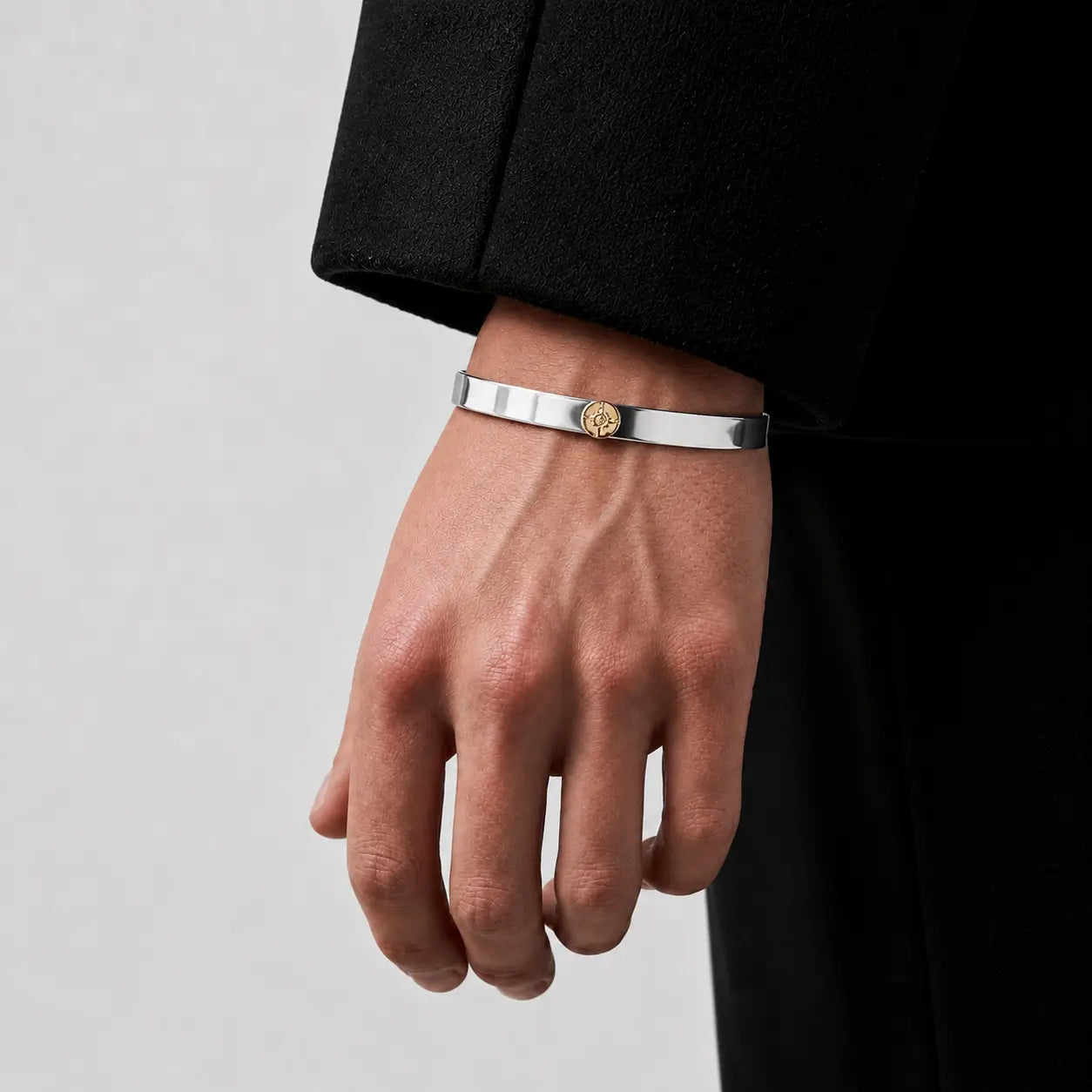 First Arrow's 18K Gold "Sunburst" 8mm Standard Bangle