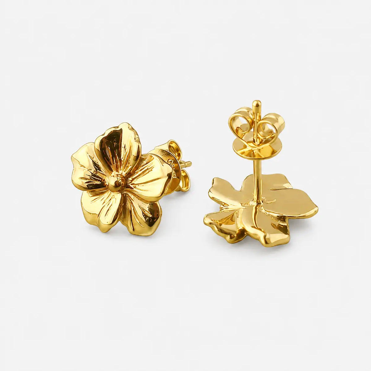 First Arrow's 18k Gold Flower M Pierced Earring