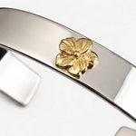First Arrow's Flat Hammered Plane Bangle with K18 Flower (M)