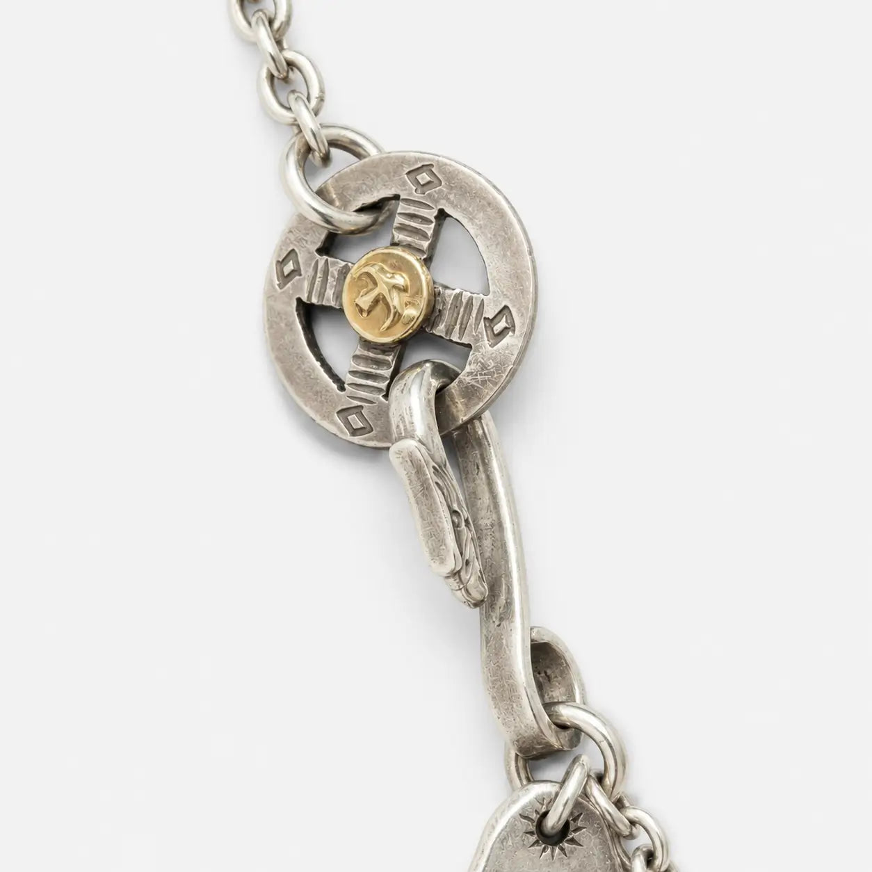 Goros Metal Cross With Metal Pendant Setup