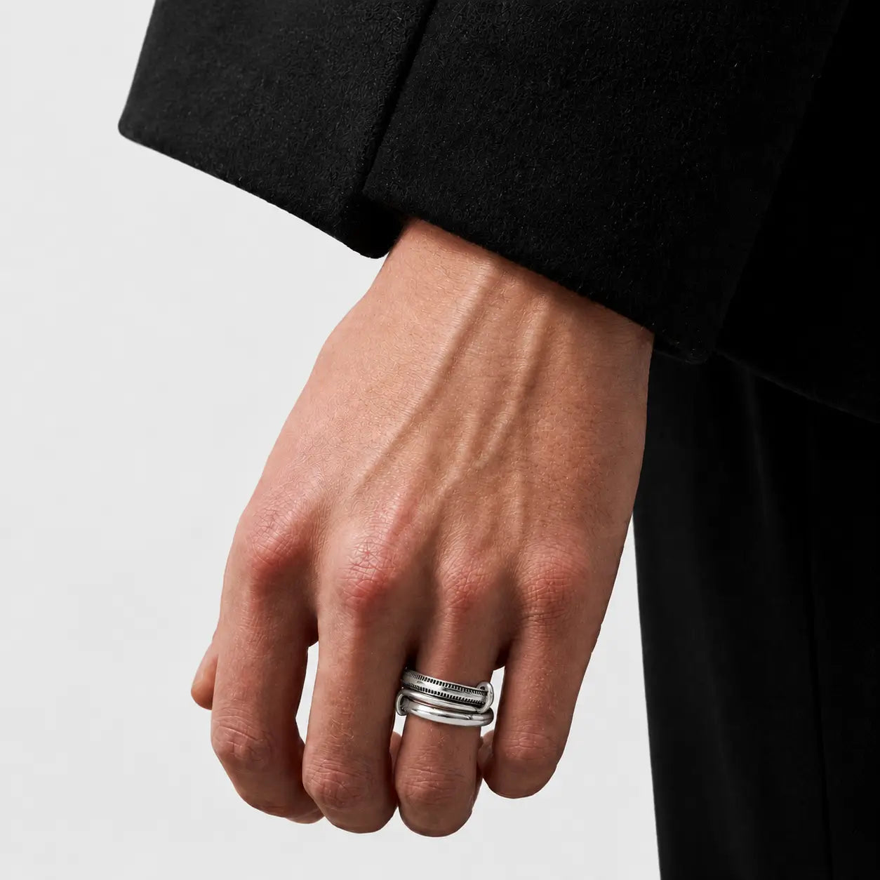 Werkstatt München Long Link Connected Ring